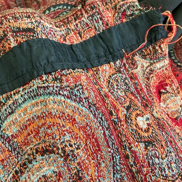 Vintage paisley wool shawl. 65 x 65. Has defects due to age!! Needs repair. - Picture 6 of 6